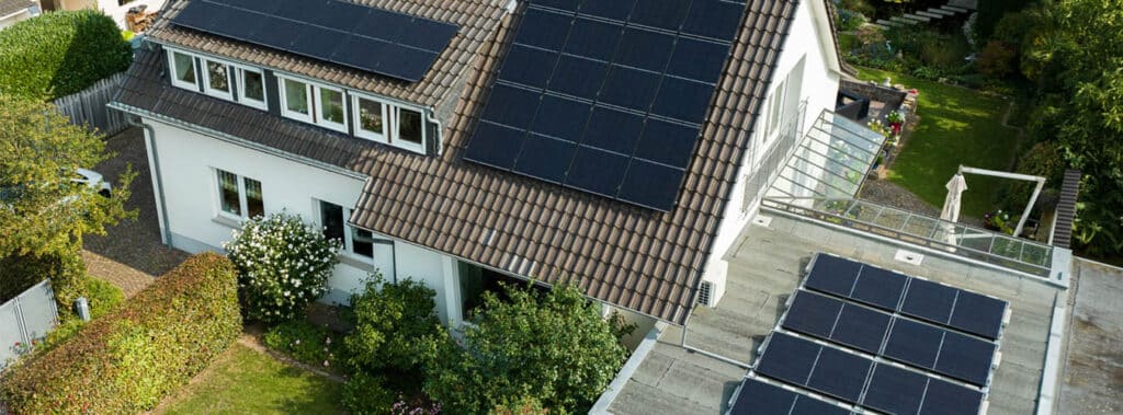 BonnSolar_GmbH_Bonn_Photovoltaik_Solaranergie_PV-Anlage_Beitragsbild_Dachanlage_Gaube_Garage