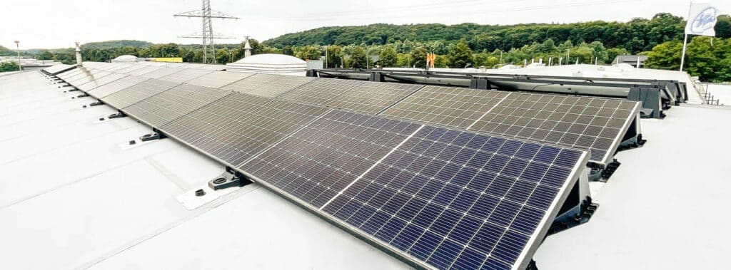 BonnSolar_GmbH_Bonn_Photovoltaik_Solaranergie_PV-Anlage_Beitragsbild_Flachdachanlage